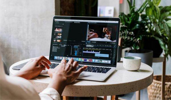 TradeVille: Adobe îşi extinde segmentul de inteligenţă artificială